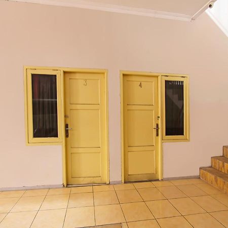 Oyo 3060 Al Fatih Guest House Syariah Тегал Екстериор снимка
