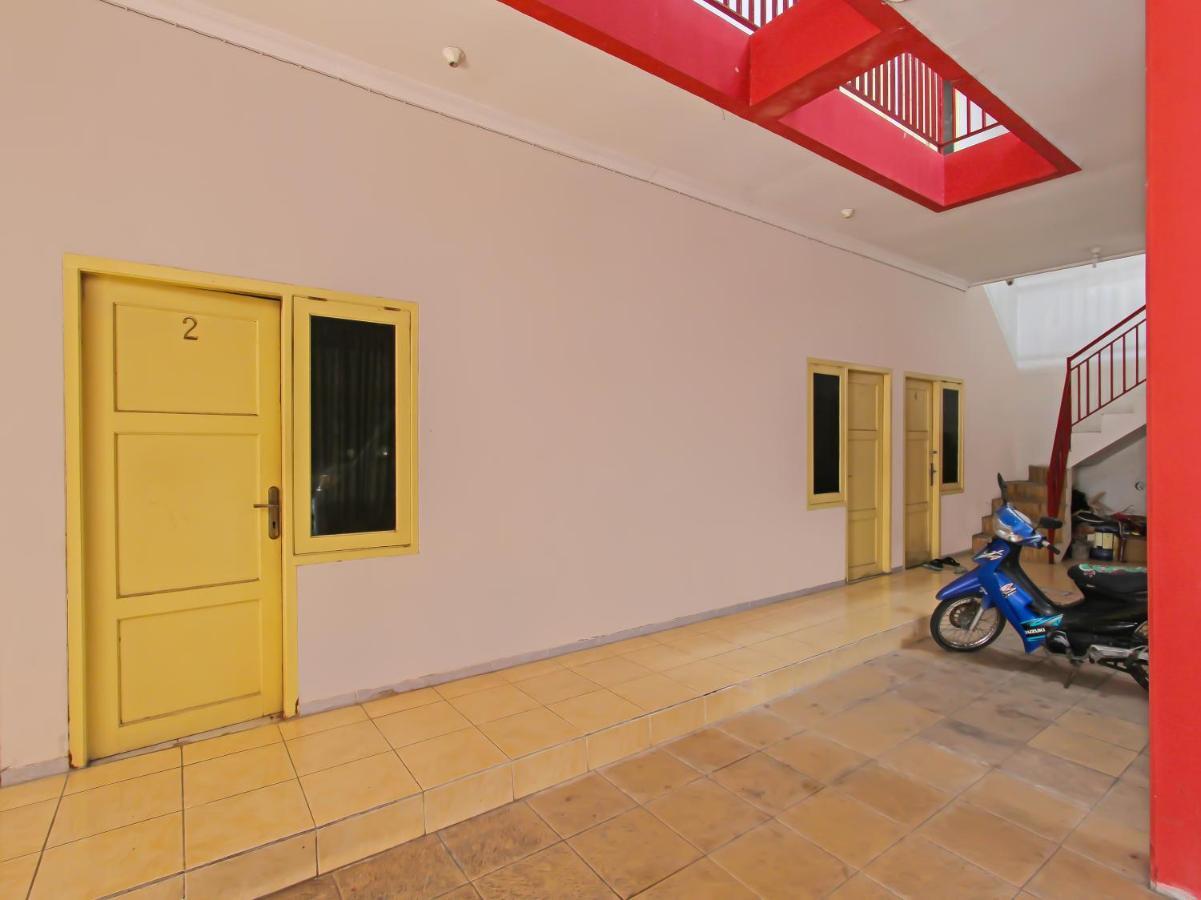 Oyo 3060 Al Fatih Guest House Syariah Тегал Екстериор снимка