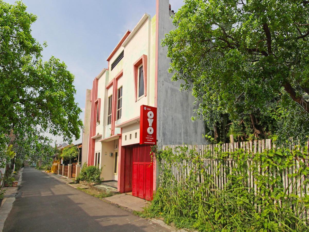 Oyo 3060 Al Fatih Guest House Syariah Тегал Екстериор снимка